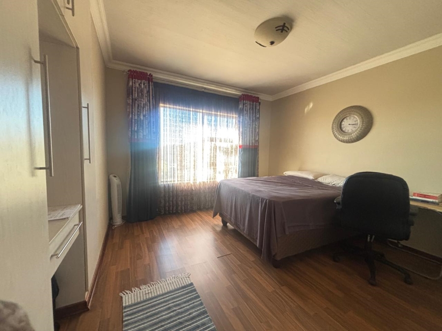 4 Bedroom Property for Sale in Langenhovenpark Free State